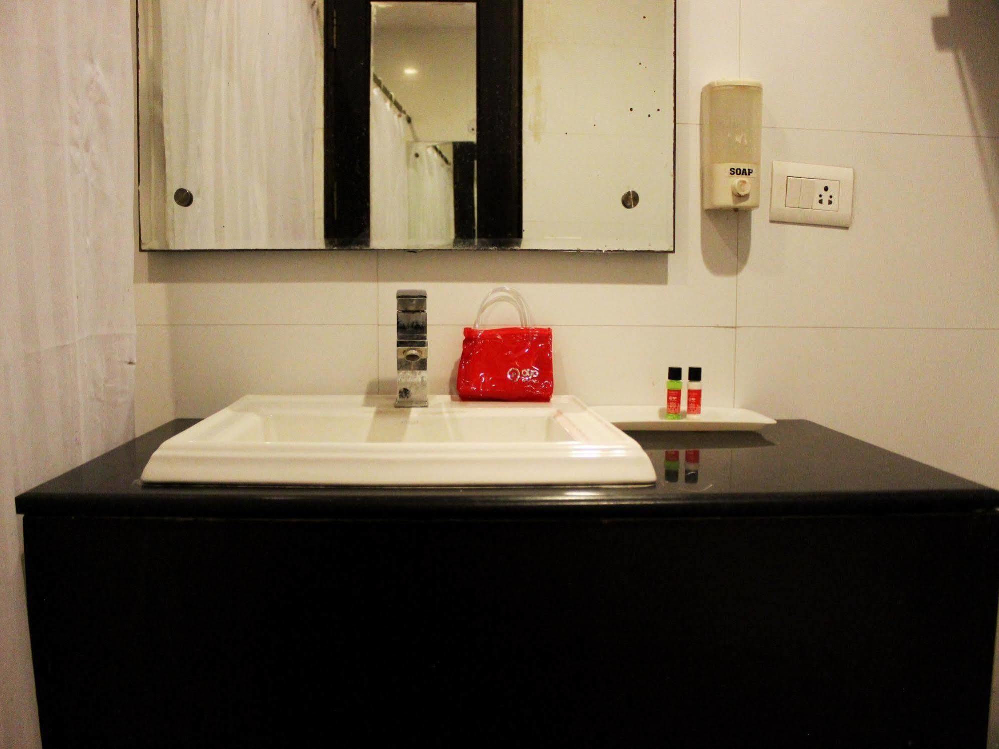 Hotel Siam International Delhi  Eksteriør bilde